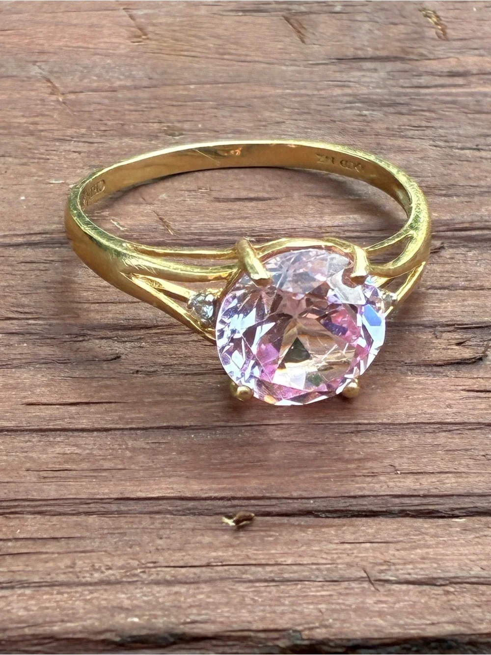 Vintage 14kt  gold ring with faceted baby pink stone